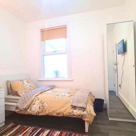 Deluxe Private Room In Manor Park London Exterior foto