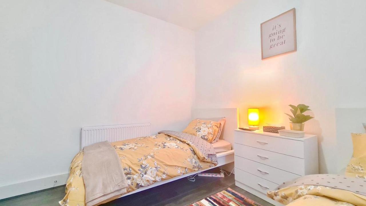 Deluxe Private Room In Manor Park London Exterior foto