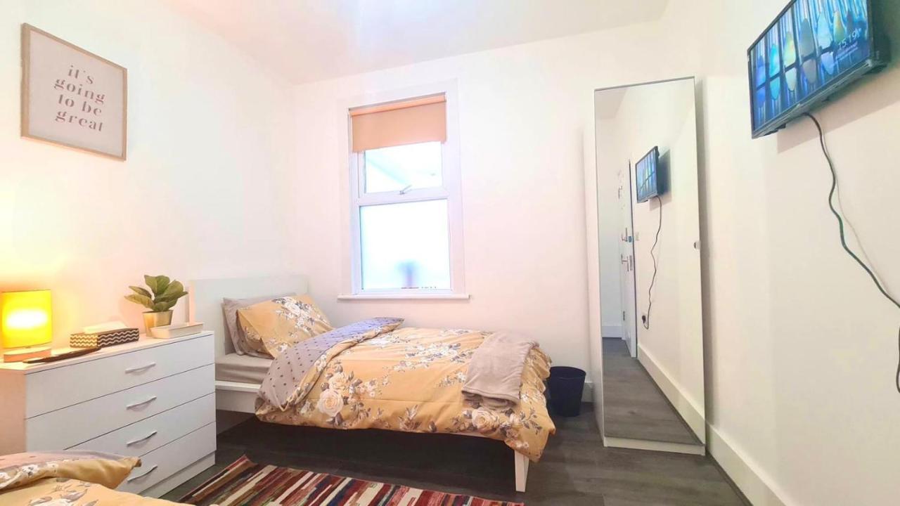 Deluxe Private Room In Manor Park London Exterior foto